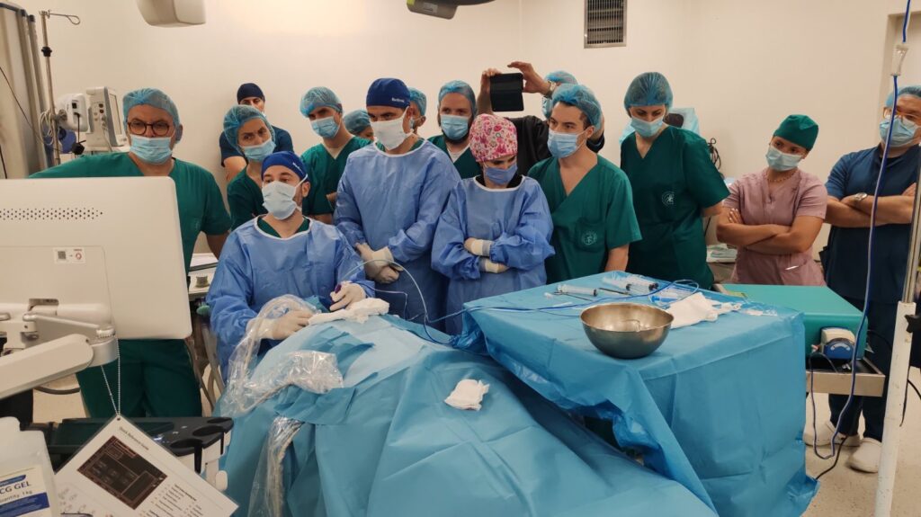ИСТОРИЈСКИ ИСКОРАК У УКЦ НИШ: ПРВИ ПУТ ИЗВЕДЕНА МИКРОТАЛАСНА АБЛАЦИЈА ТУМОРА ШТИТАСТЕ ЖЛЕЗДЕ – ЛЕЧЕЊЕ БЕЗ КЛАСИЧНЕ ОПЕРАЦИЈЕ!
